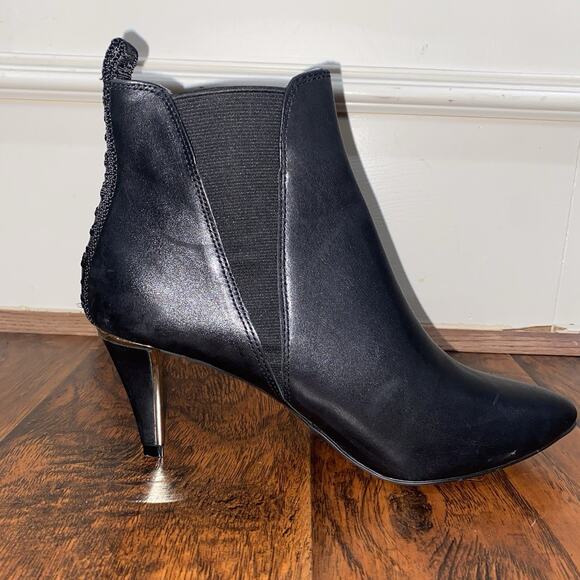 DKNY Chic Black Leather Alani Booties Sz 8 Pointed Toe Stilleto Heel Sleek - Picture 10 of 11